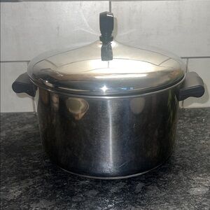 Vintage 4 qt Farberware Stainless Steel Stock Pot with Lid. Exc condition